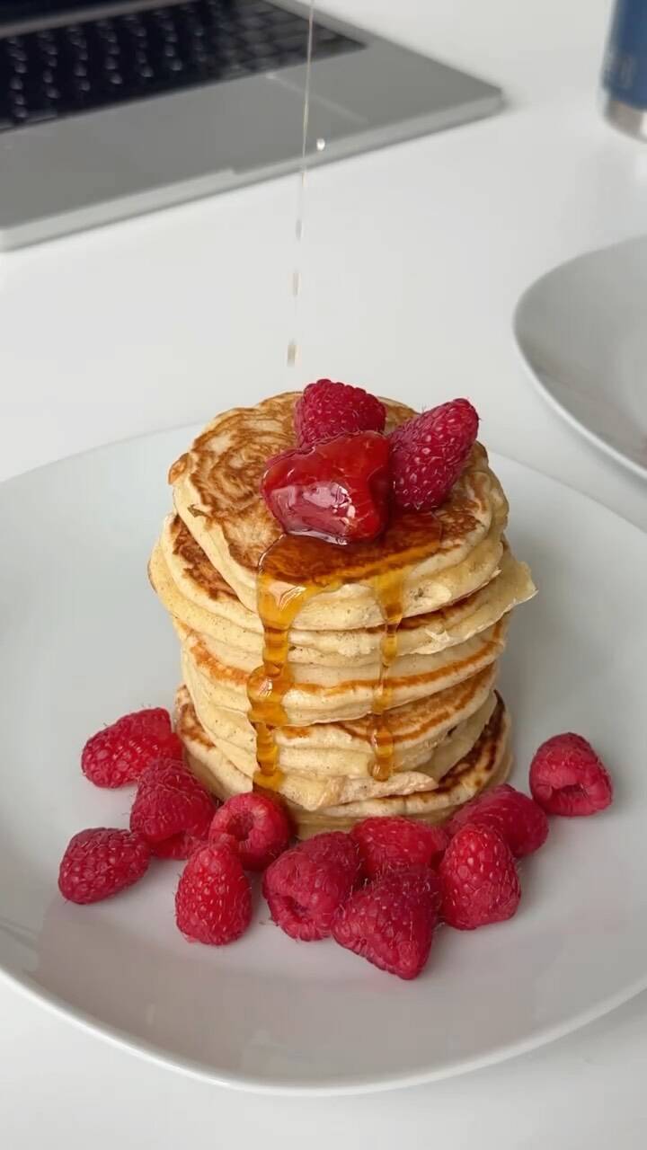"Fluffy Greek Yogurt Protein Pancakes: No Protein Powder Required!" recipe thumbnail