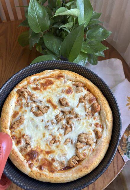"Ultimate Homemade Chicken BBQ Pizza: Easy Recipe with Perfect Crust and Toppings!" recipe thumbnail
