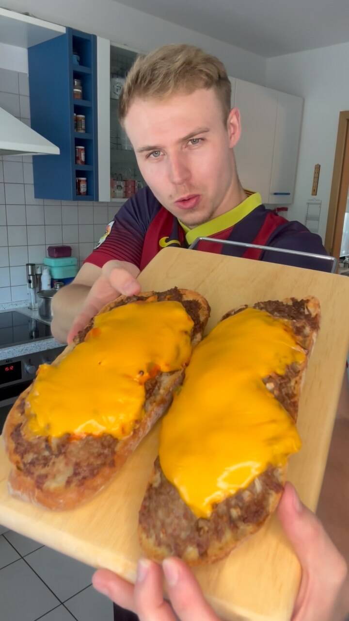 "Quick and Easy Air Fryer Smashed Cheeseburger Baguette" recipe thumbnail