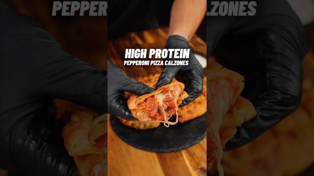 The EASIEST High Protein Pepperoni Pizza Calzones!🍕🥟🔥31g Protein ONLY 365 calories! recipe thumbnail