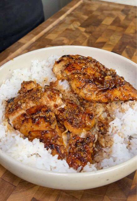 "Quick and Tasty High Protein Honey Garlic Chicken: Only 552 Calories!" recipe thumbnail