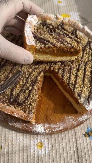 "Delicious Sinikers-Style Pie with Chocolate Drizzle" recipe thumbnail