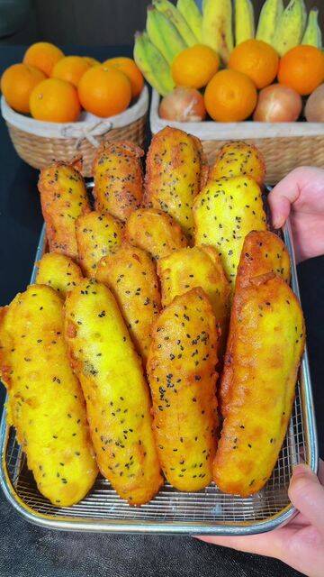 Crispy Fried Banana Fritters: A Deliciously Golden Recipe! recipe thumbnail