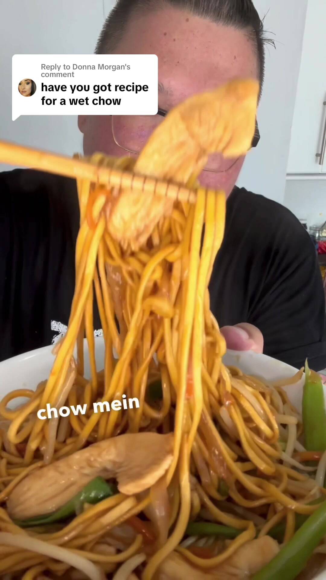"Delicious Wet Chicken Chow Mein: A Saucy Take on Your Favorite Takeaway!" recipe thumbnail