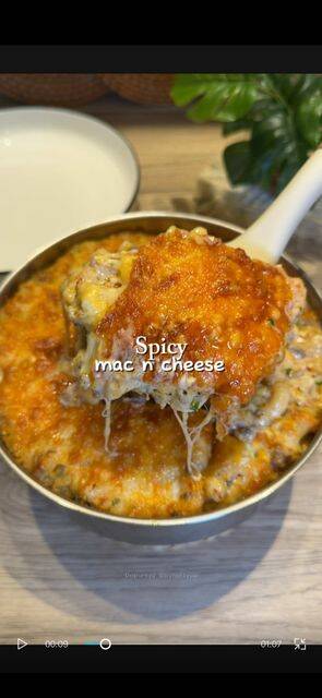 "Fiery Mac n' Cheese: A Spicy Delight for Adults!" recipe thumbnail