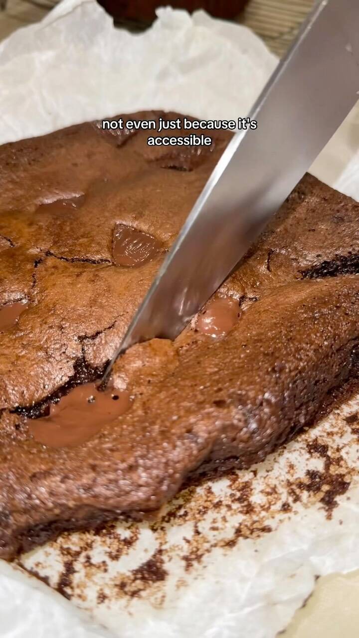 "Decadent Gluten-Free Brownie Pudding: A Deliciously Indulgent Treat Without the Banana!" recipe thumbnail