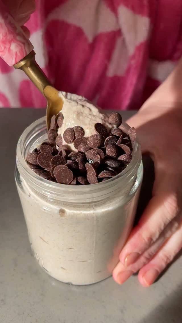 "Decadent Cookie Dough Overnight Oats: A Breakfast Treat!" recipe thumbnail