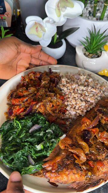 "Nutritious Buckwheat Delight: A Simple Stew with Red Bream and Spinach" recipe thumbnail