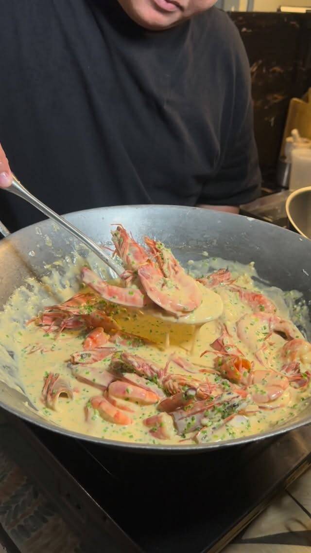 Quick and Creamy Garlic Prawns: A Delicious Seafood Delight in Under 30 Minutes recipe thumbnail