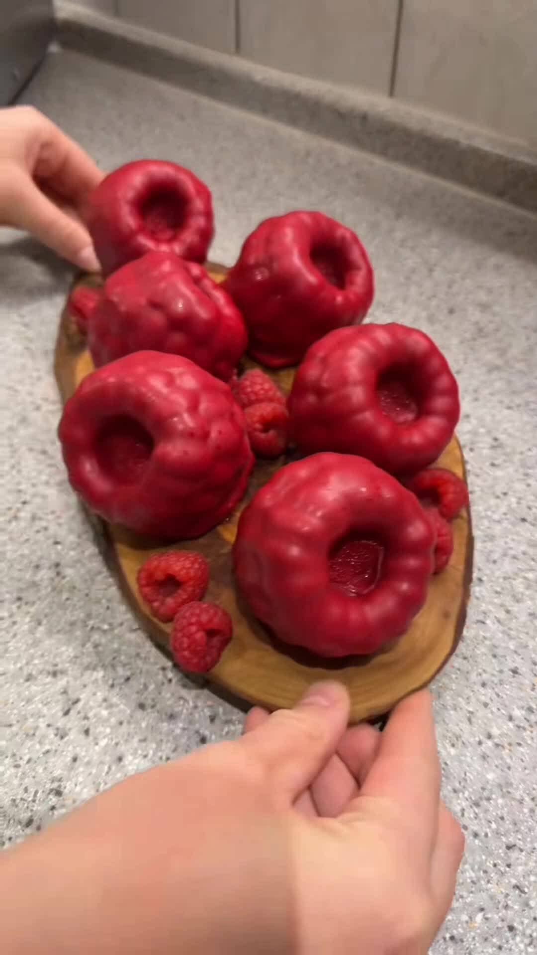 Mousse de Vainilla con Corazón de Frambuesa: El Secreto Mejor Guardado del Restaurante recipe thumbnail