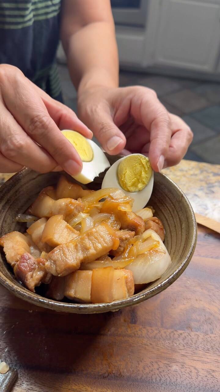 Mom's Japanese Pork Rice Bowl: Quick and Protein-Packed Delight recipe thumbnail