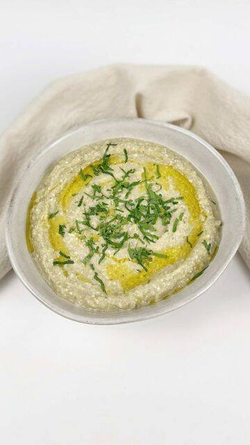 ¡Dip Cremoso de Berenjena con Queso Feta y Aceitunas! 🍆✨ recipe thumbnail
