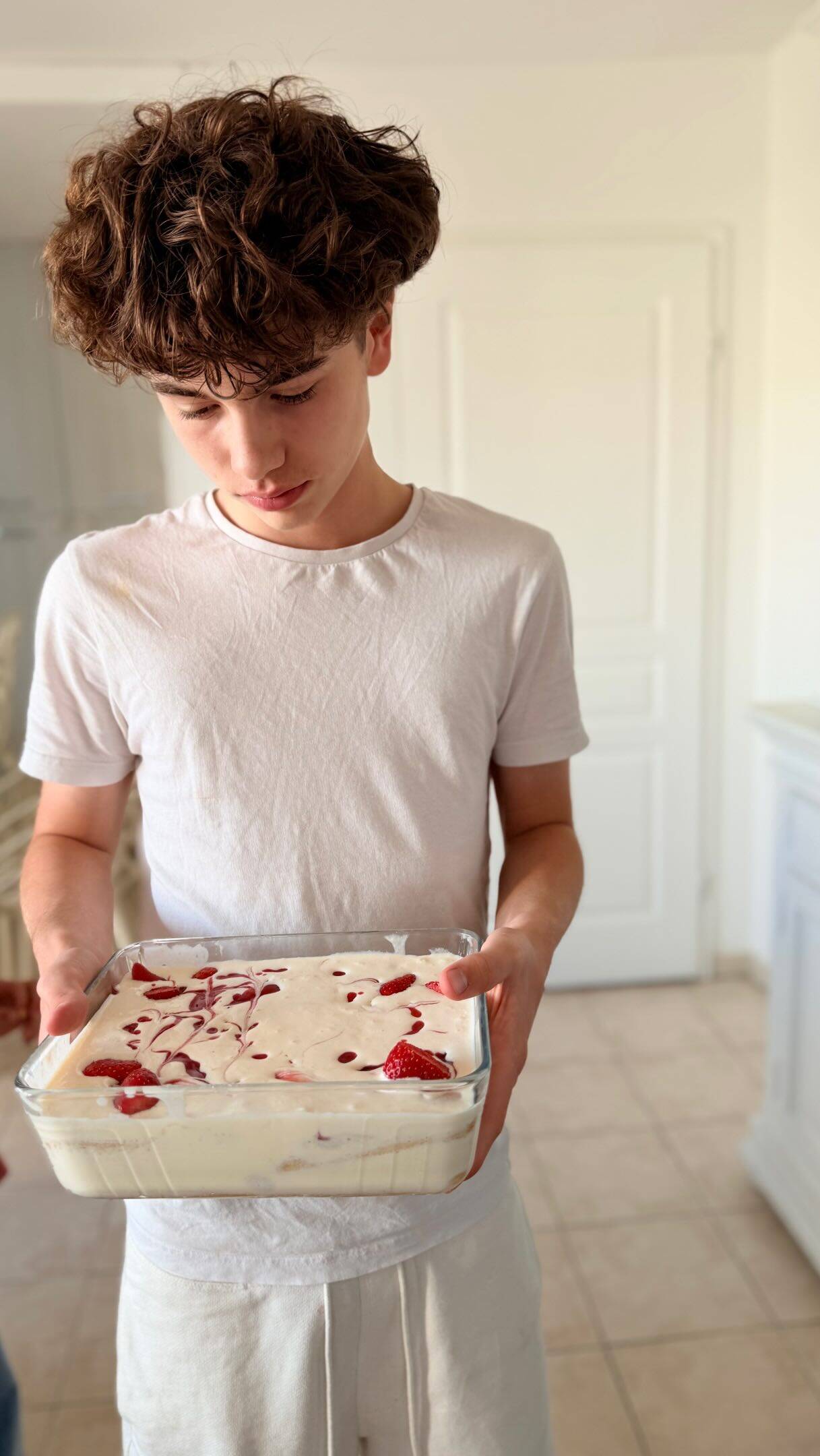 Decadent XXL Tiramisu: A Family-Friendly Delight! recipe thumbnail