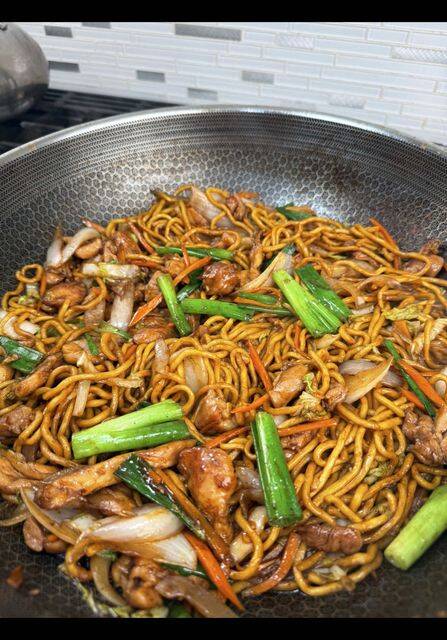 Flavorful Chicken Pan Fried Noodles: A Quick Family Favorite! recipe thumbnail