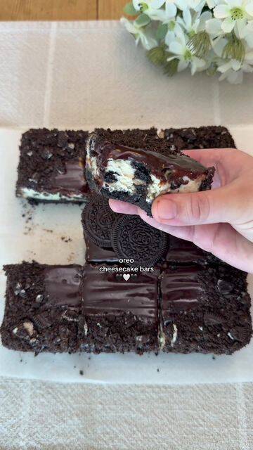 Oreo Cheesecake Bars with Chocolate Ganache: A Decadent Delight! recipe thumbnail