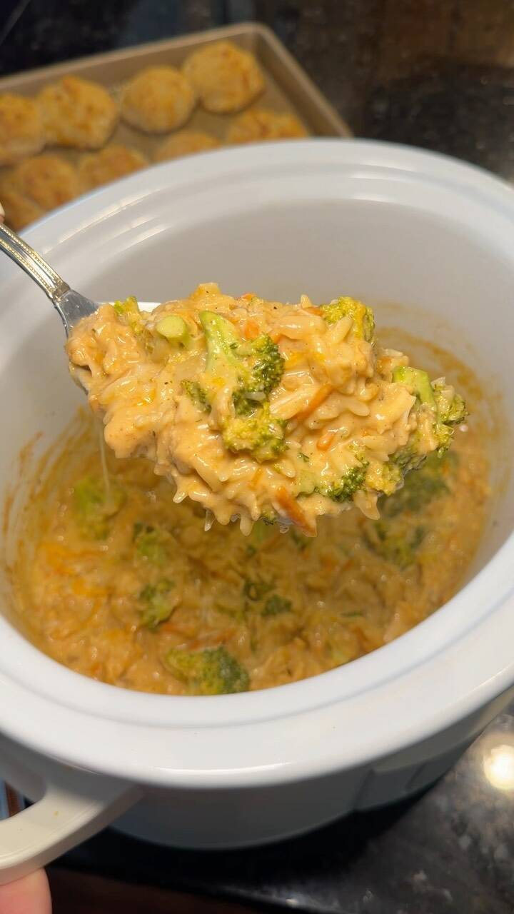 Easy Slow Cooker Broccoli and Cheddar Chicken Orzo: A Perfect Weeknight Meal recipe thumbnail