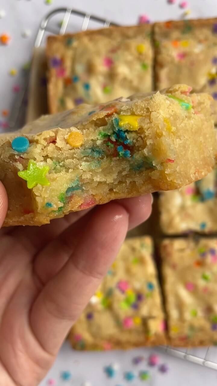 Birthday Cake Blondies with Almond Extract, Funfetti Flavor recipe thumbnail