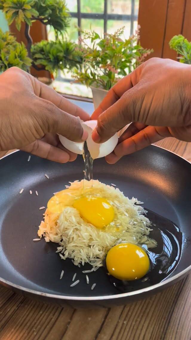 One-Pan Chicken and Rice with Eggs for Busy Students recipe thumbnail