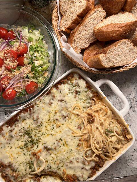 Million Dollar Spaghetti with Alfredo Sauce and Ground Beef recipe thumbnail