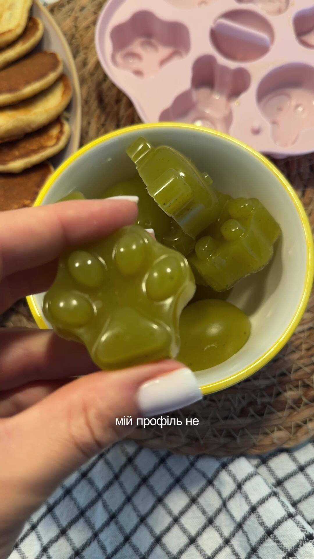 Kiwifruit and Spinach Jelly Candies for Kids recipe thumbnail