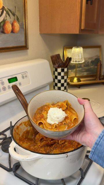 Sopa de lasaña fácil en una olla con ricotta cremosa recipe thumbnail