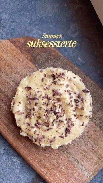 Suksesskake with Almond Base and Vanilla Cream Filling recipe thumbnail