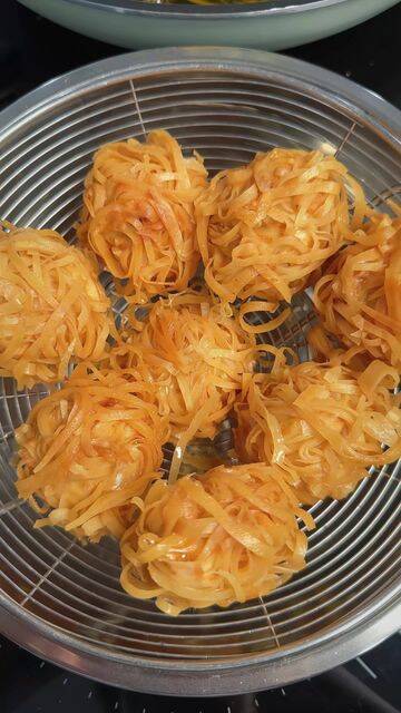 Cucur Bawang Bersarang with Popiah Skin and Shrimp Filling recipe thumbnail
